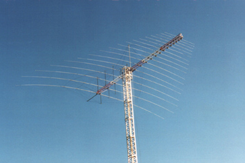 Rotatable hf log periodic antenna